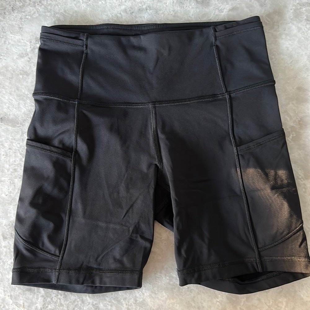 Lululemon pocketed shorts